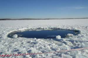 Воронка на озере Чебаркуль. Фото: lenta.ru