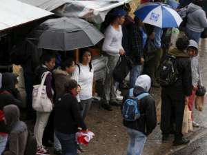 Жители Мексики прячутся в убежище от удара стихии. Фото: Reuters