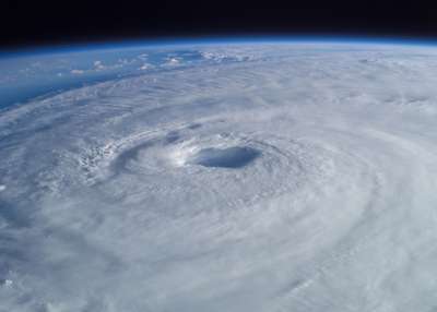 Фотография урагана «Изабель», сделанная астронавтом Эдвардом Лу, который в тот момент находился на Международной космической станции / NASA
