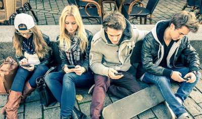 Швейцарские медики показали, что активное пользование мобильной связью может отрицательно влиять на развитие памяти у подростков, – но только если при этом держать смартфон возле уха.