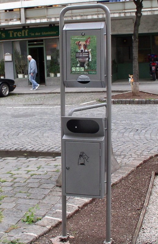 Автомат с пластиковыми пакетами для собачьих экскрементов